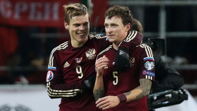 Нападающий «Зенита» Александр Кокорин прокомментировал встречу полузащитника «Краснодара» Павла Мамаева с женой Аланой. 
«Возвращаю», — написал Кокорин в «инстаграме» Аланы.

Сегодня, 17 сентября, Мамаев и Кокорин вышли на свободу по условиям условно-досрочного освобождения. 
Осенью прошлого года Мамаев, Кокорин, его брат Кирилл и друг Александр Протасовицкий стали участниками двух драк в центре Москвы, в которых пострадали три человека. Долгое время молодые люди находились под арестом, а позднее суд приговорил их к тюремным срокам. Кокорины должны были пробыть в колонии 1 год и 6 месяцев, Мамаев и Протасовицкий — 1 год и 5 месяцев.

При этом решение по ходатайству Протасовицкого пока принято не было. В данный момент он остаётся в тюрьме.