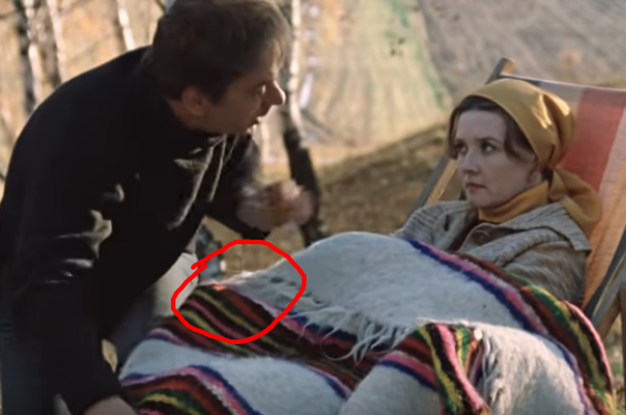 Здесь им же укрывают главную героиню