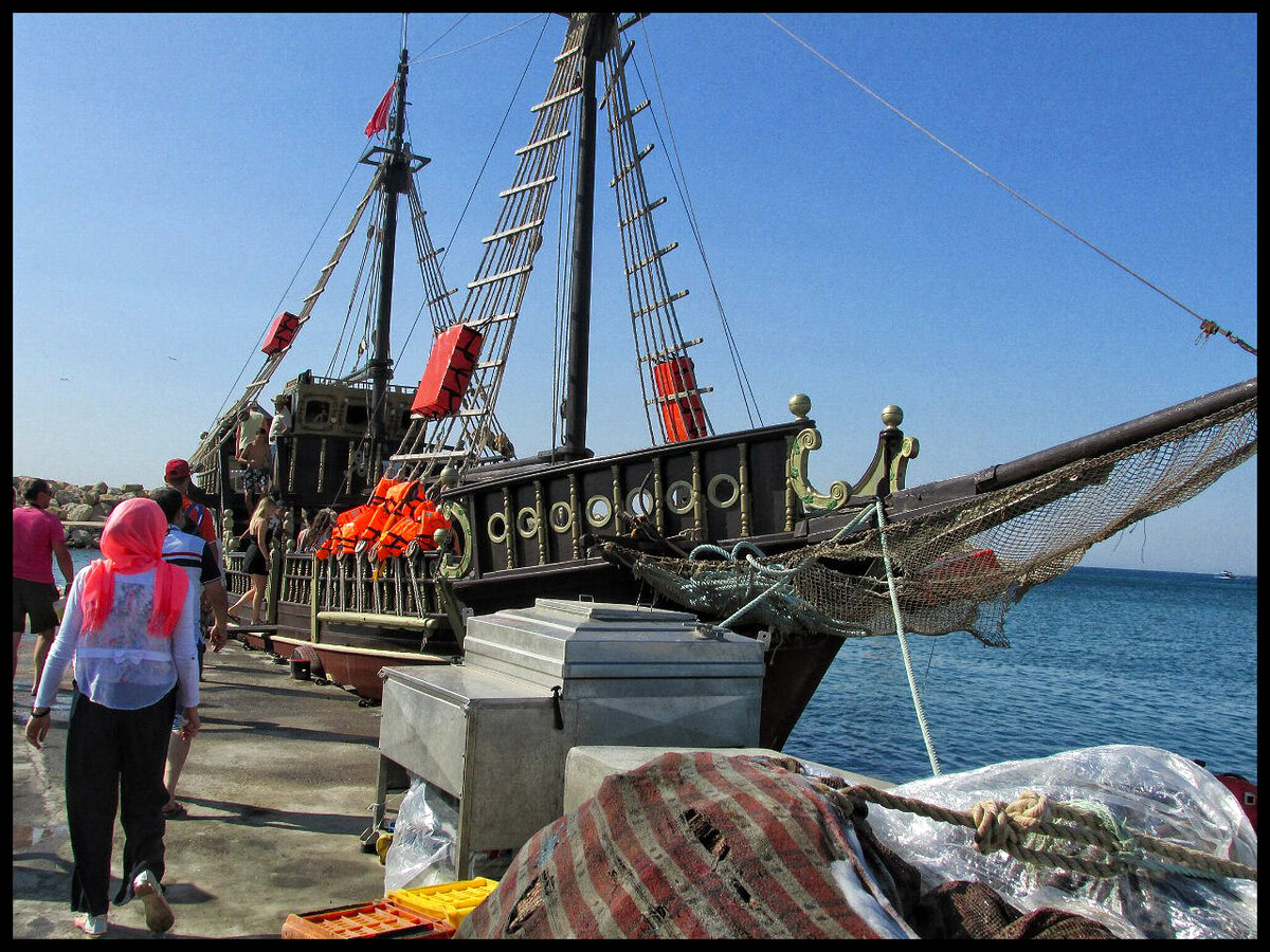 Наш корабль, фото мое, сделано на бегу, потому такое кривое