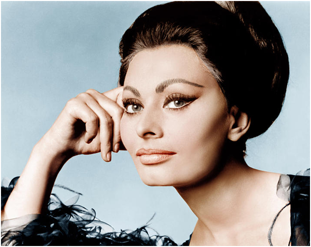 Как-то архиепископ Генуи пошутил, что, хотя Ватикан в принципе не одобряет клонирование людей, он мог бы сделать исключение для Софи Лорен.  