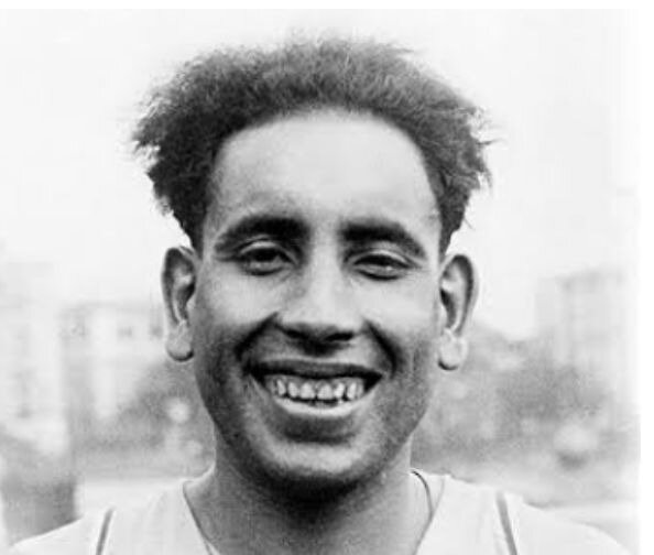 Ахмед Бугера после победного финиша на Олимпиаде в Амстердаме. 5 августа 1928