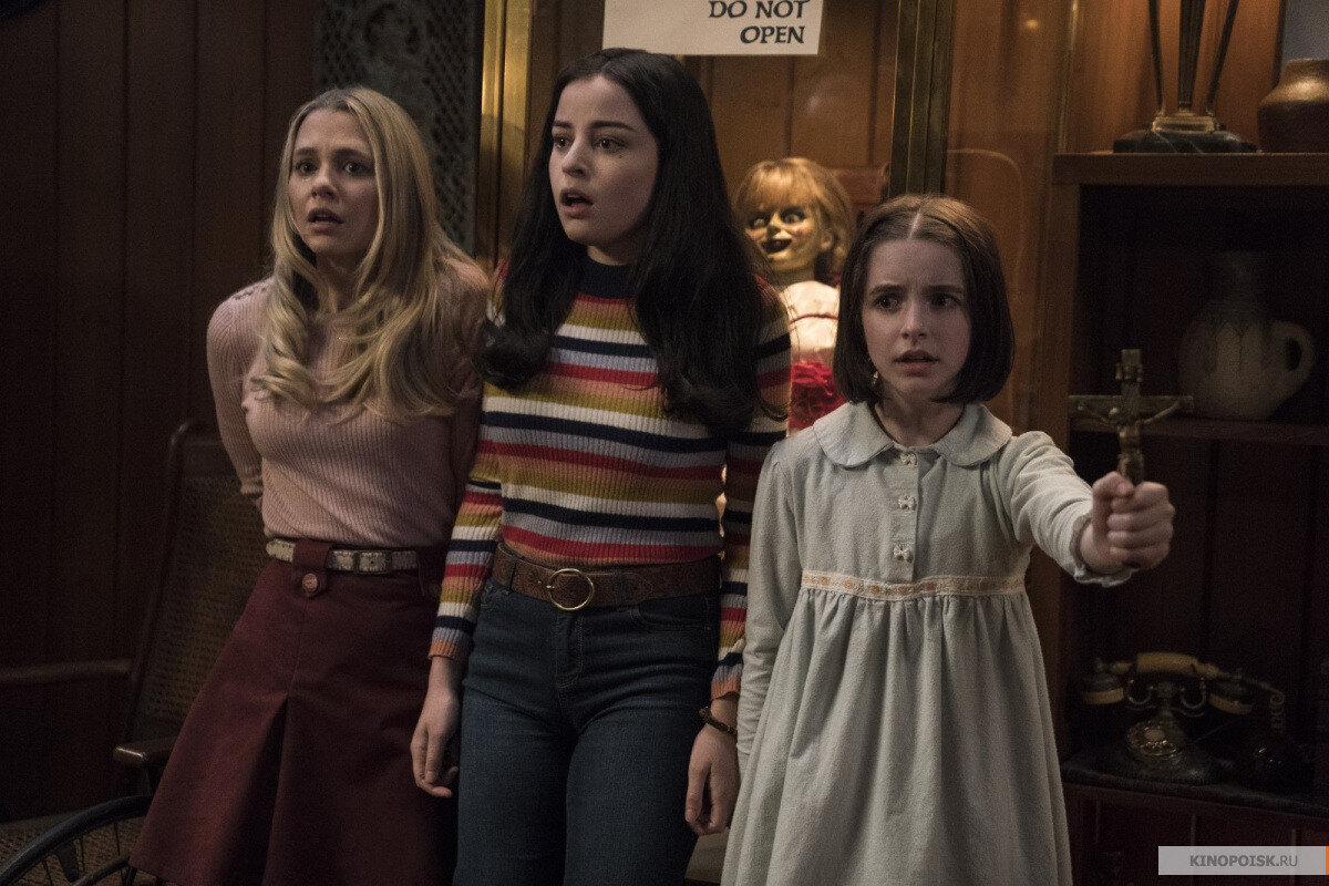 Мэри Эллен, Даниелла и Джуди (кадр из фильма "Проклятие Аннабель 3", источник Кинопоиск)