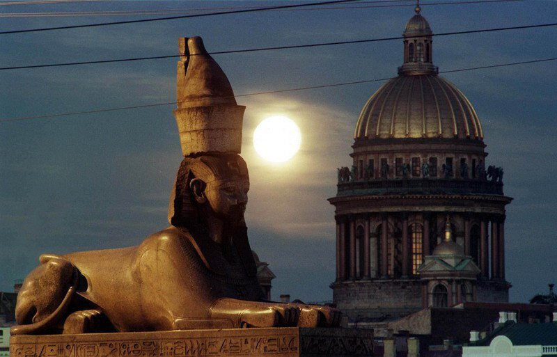 Его пункт назначения —  потусторонняя столица.