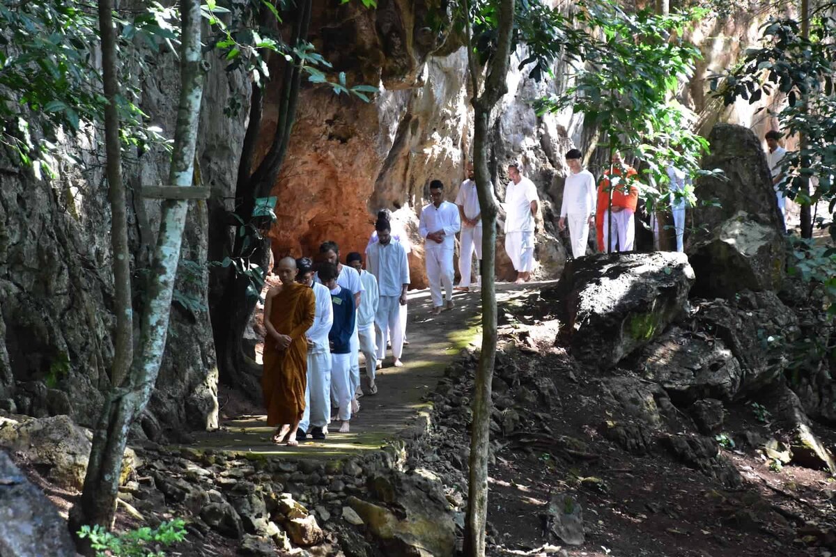 Фото с сайта храма Wat Pa Tam Wua