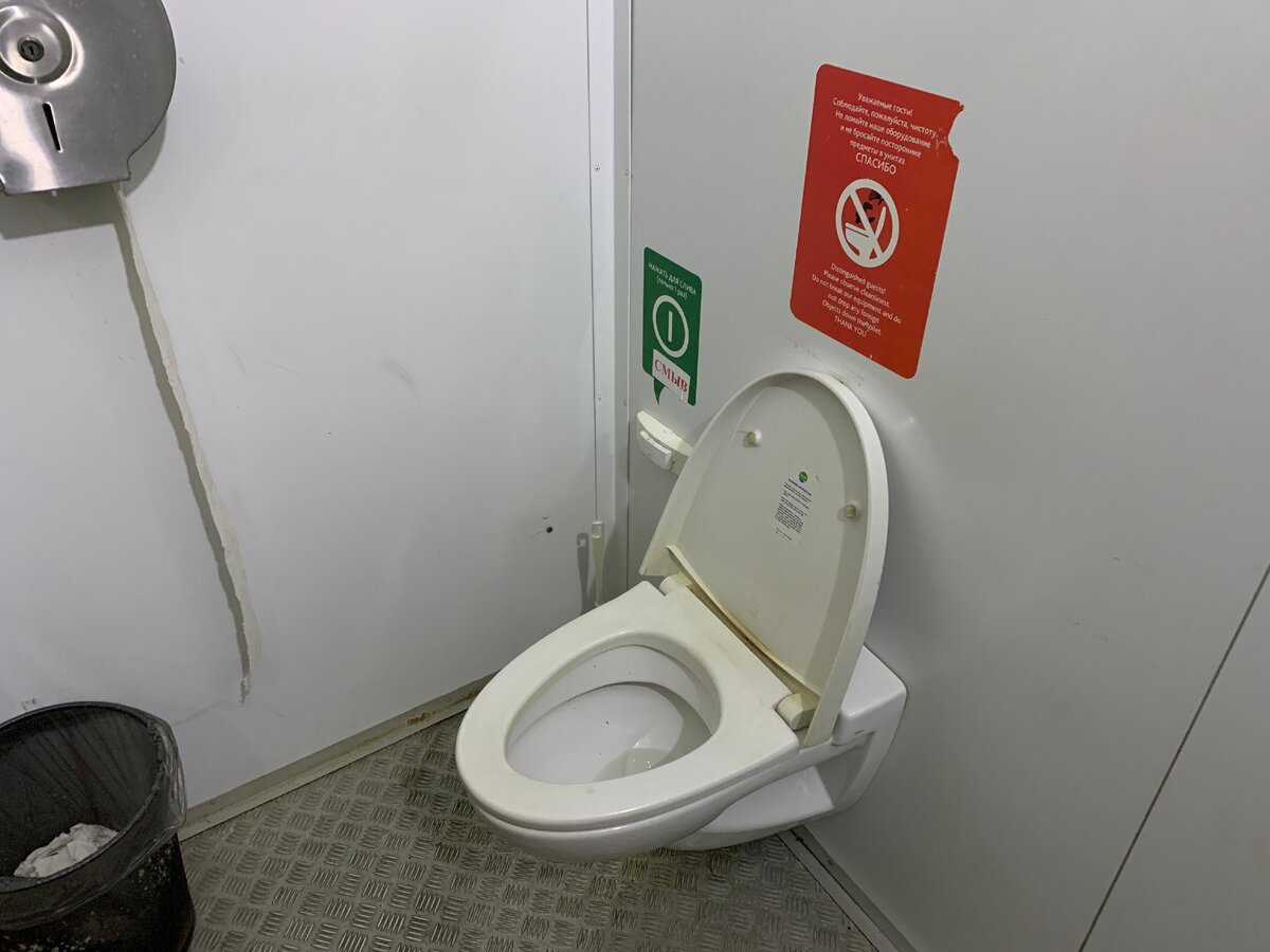 Посетил общественный туалет в Москве и остался доволен. 21 век наступил ???