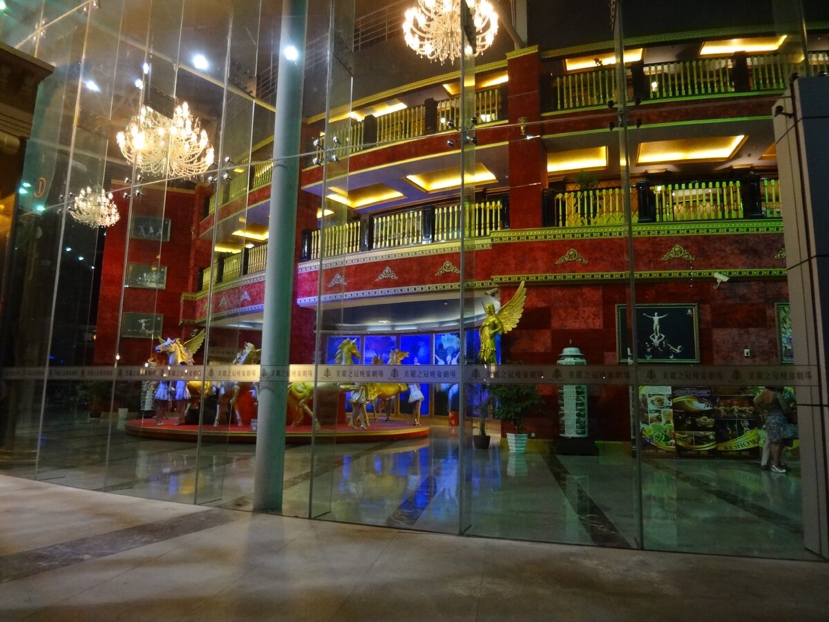 Театр "Корона Красоты", город Санья, Хайнань
