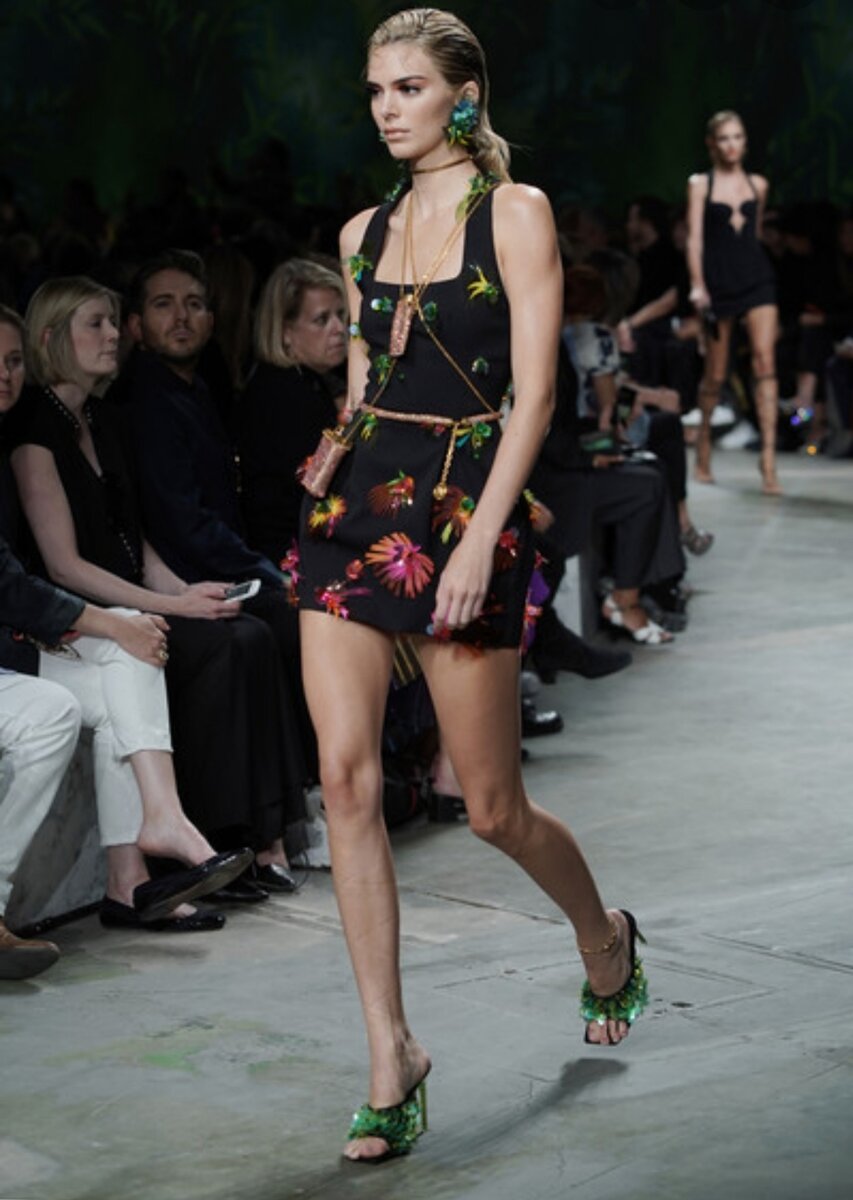 Versace - Runway - Миланская неделя моды весна / лето 2020