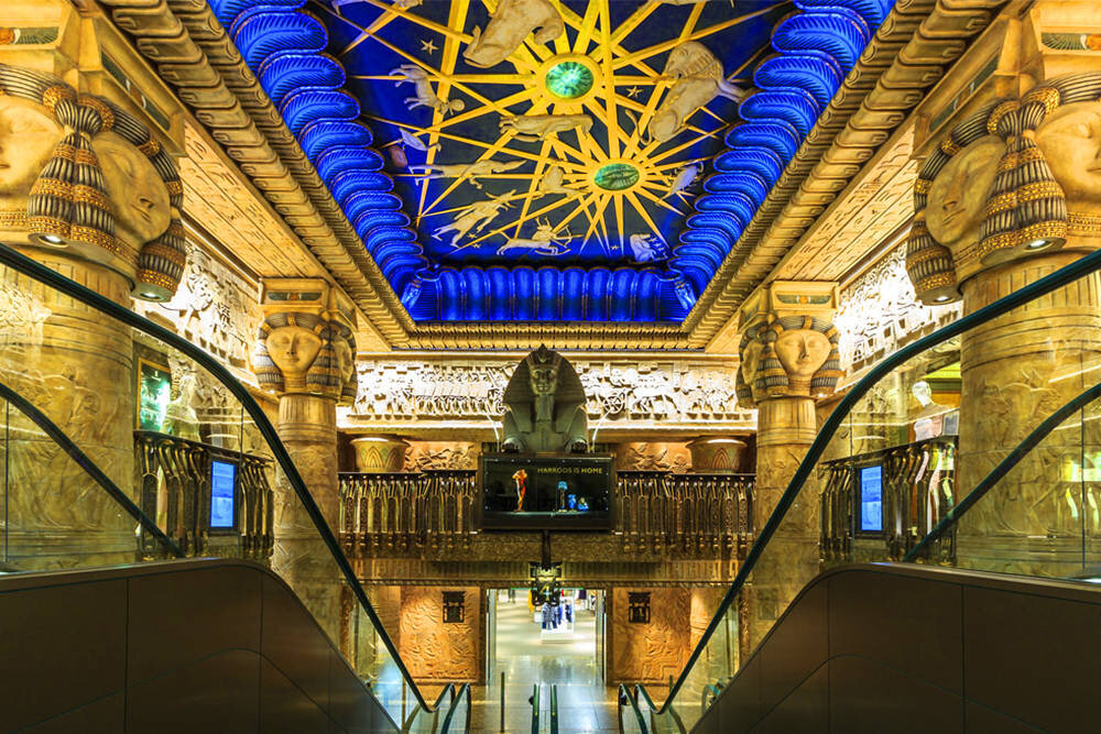 Магазин HARRODS . Интерьер  (фото из открытых источников)