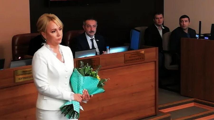 За отдых во время эпидемии мэр получит премию