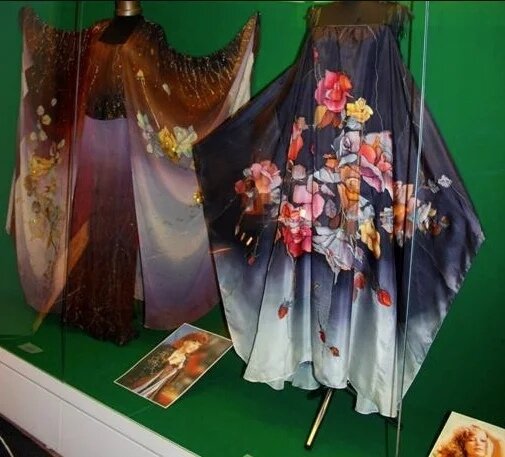 Концертные костюмы Аллы Пугачёвой, роспись Е.Пелевиной