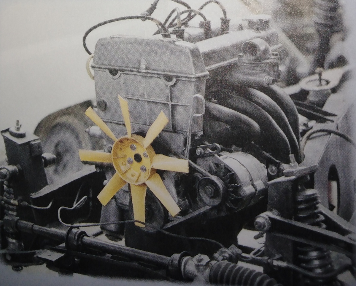 Вентилятор системы охлаждения двигателя автомобиля