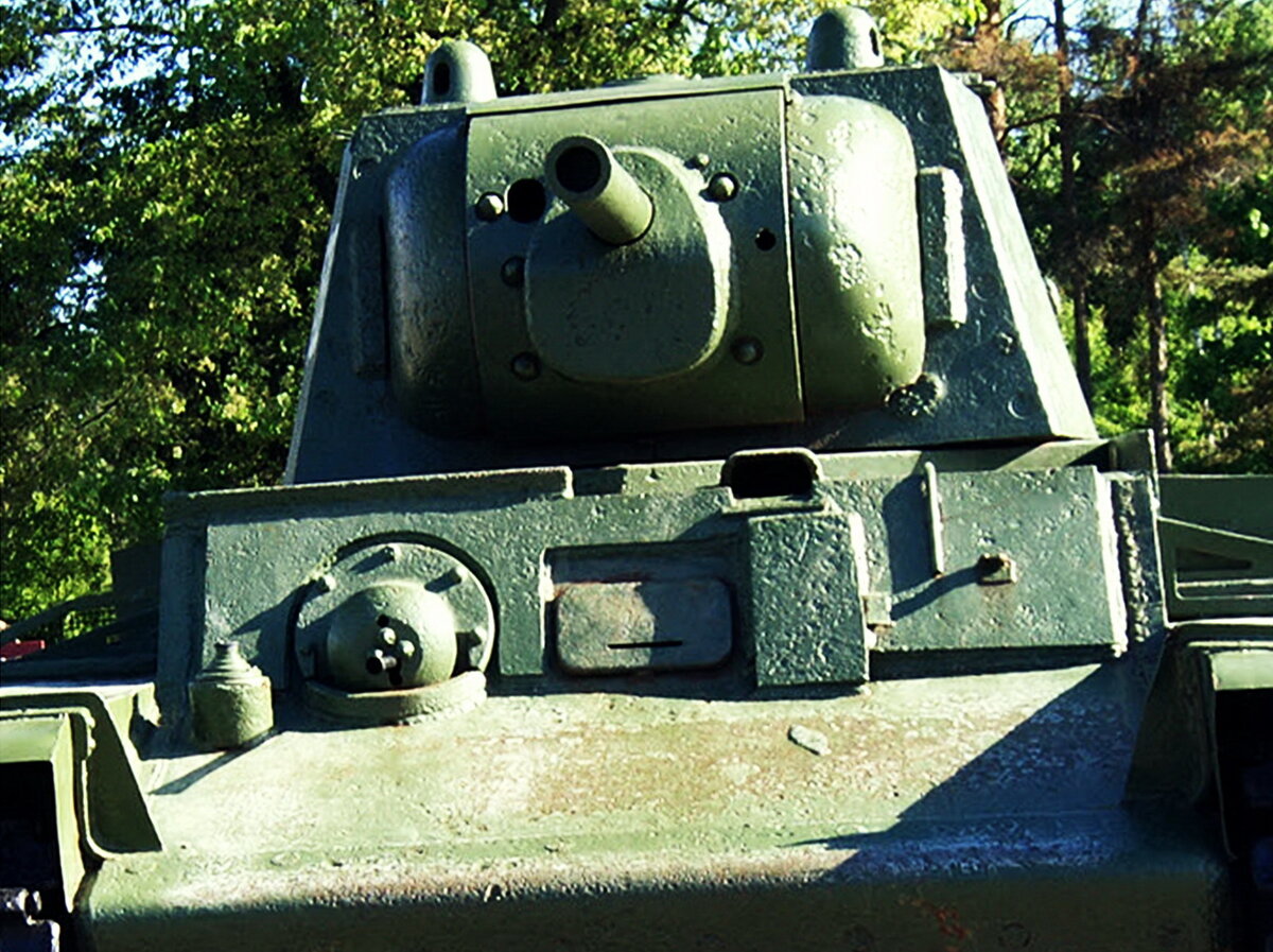 Советский тяжелый танк КВ-1