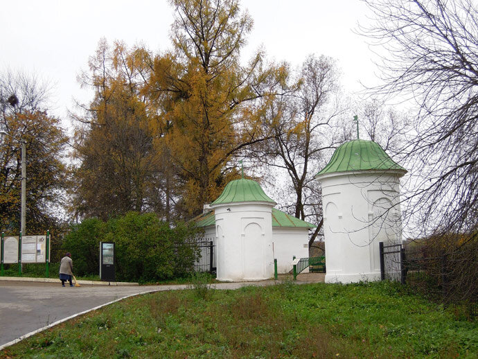 Въездные ворота в усадьбу Л. Н. Толстого