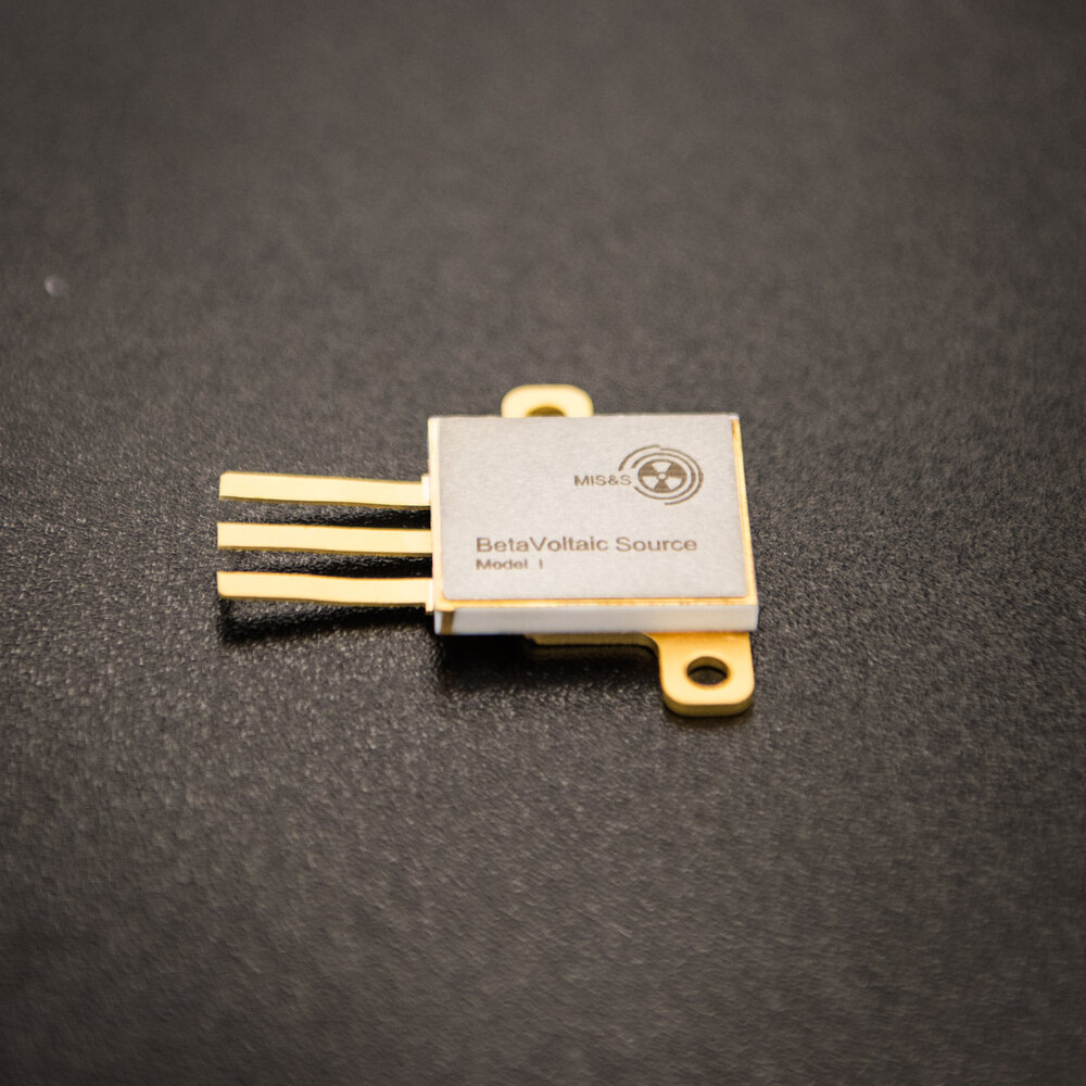 Та самая атомная батарейка. Источник фото: misis.ru