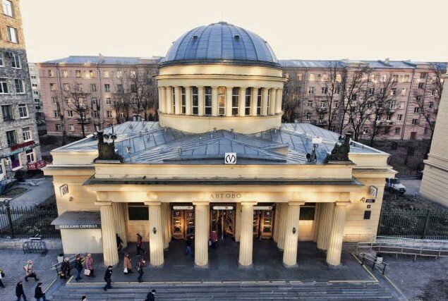 Метро снаружи