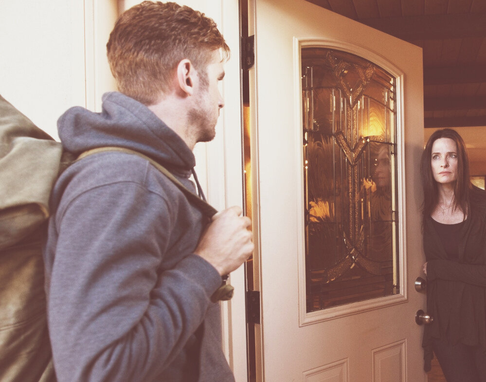 Эта история случилась почти десять месяцев назад. Я лежала дома на диване и читала, когда прибежала соседка снизу...