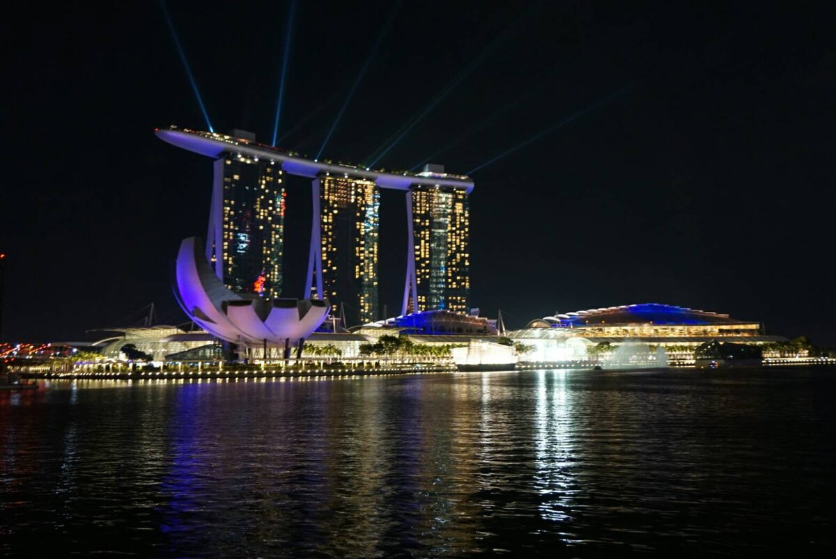 Marina Bay Sands. День независимости в Сингапуре Marina Bay Sands. Сингапур достопримечательности бассейн.