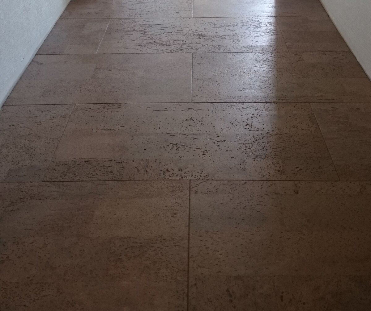 Клеевая пробка с фаской, до лакировки. Фото автора.