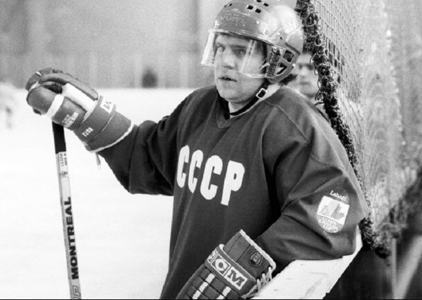 Фото: foto-history.livejournal.com советский хоккеист, выступавший на позиции крайнего нападающего - Владимир Евгеньевич Крутов
