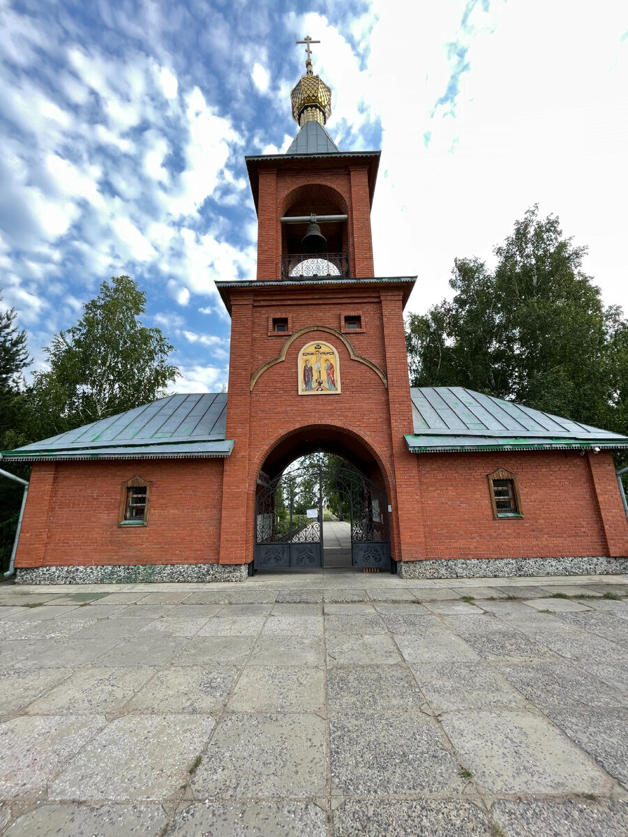 Вход в монастырь