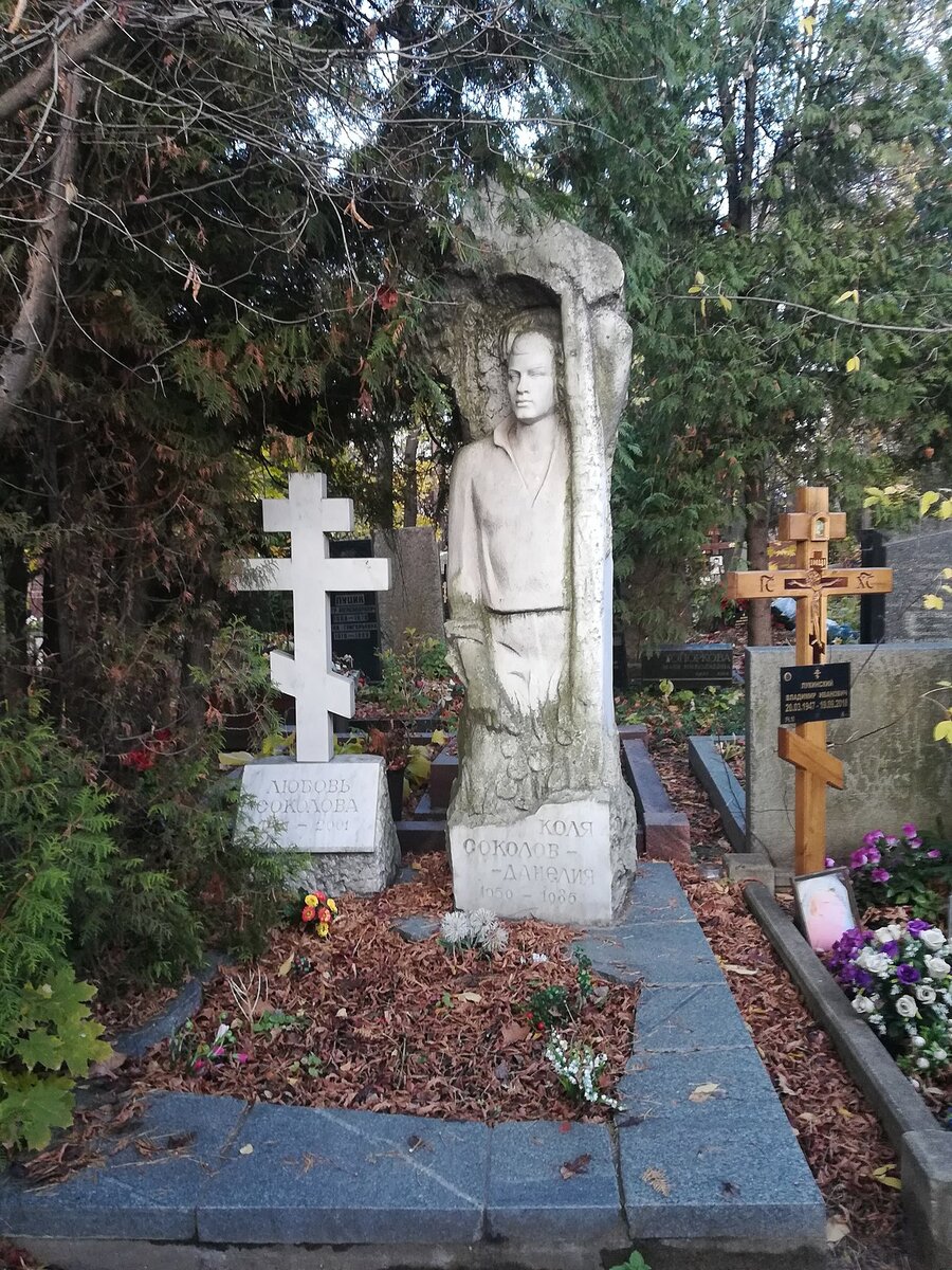 Могила Любови Соколовой и её сына Николая. Фото https://ru.wikipedia.org