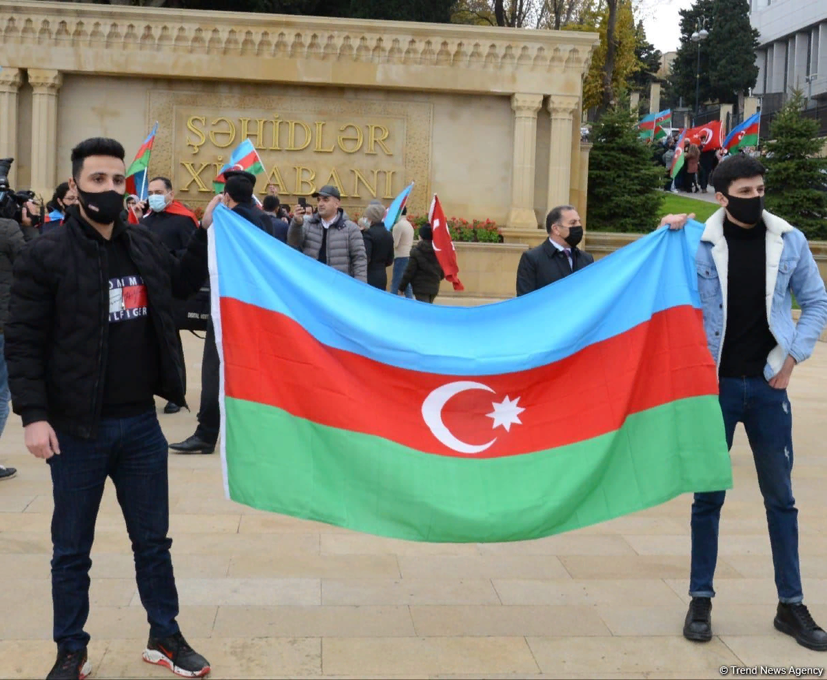 Почему азера. Азербайджанец почему ец. Почему азербайджанцы худые.