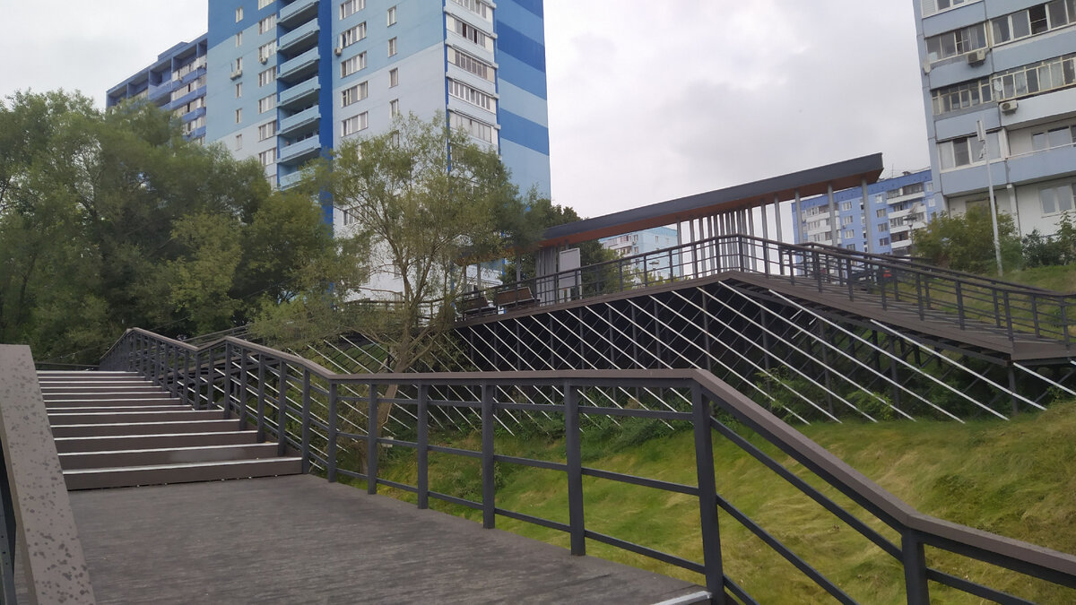 Парк набережной реки Москвы в Капотне. Лестницы