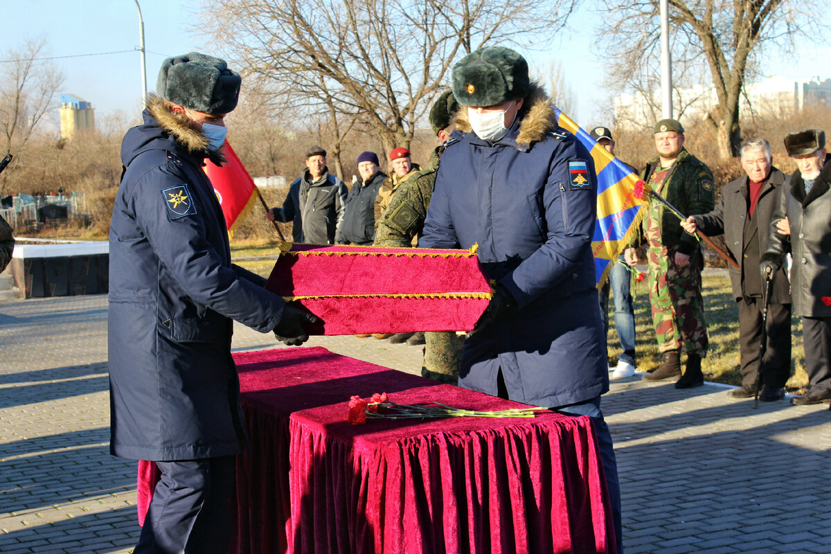 Перезахоронение. Перезахоронение Николая Николаевича. Похороны военного в Энгельсе. Перезахоронение останков Полуэктова. Похороны солдат церемония в Каневской.