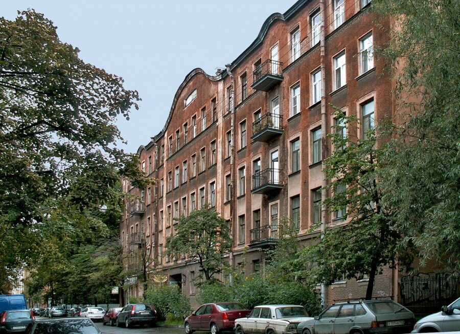 Дом, где после свадьбы поселился Блок с женой Любой на Лахтинской, 3. Современное фото