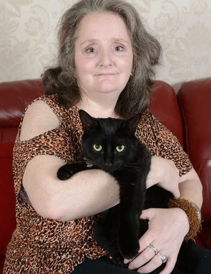 Джаннет и ее кошка. Источник фото: http://goodnewsanimal.ru/news/kot_spas_vpavshuju_v_komu_khozjajku/2014-07-19-4151