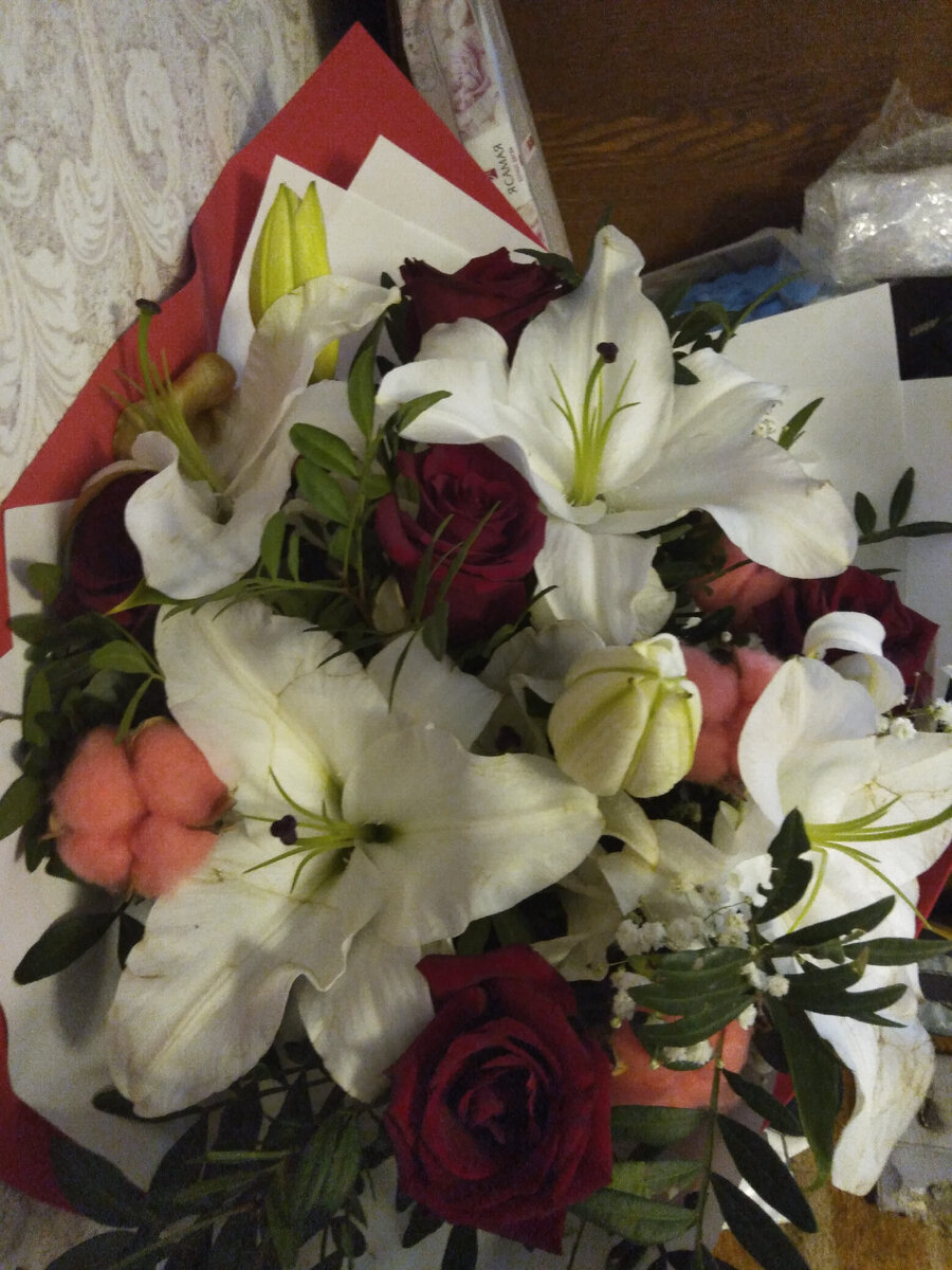 Когда зимнее утро начинается с цветов, это знак хорошего дня))