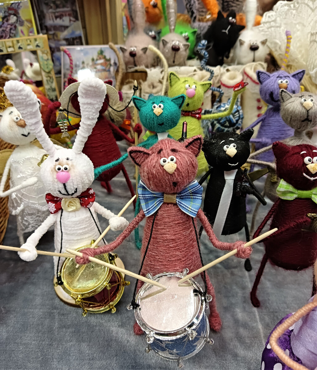 Игрушки-мотанки. Не сшиты, не связаны - намотаны нитки на каркас.