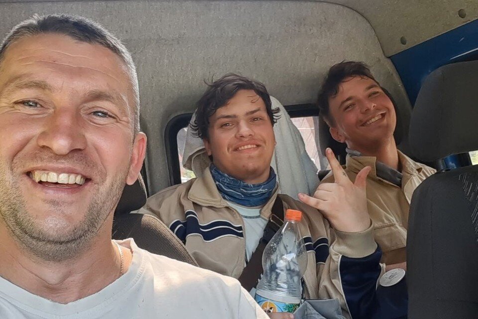     Новосибирцы помогли ехавшим из Барнаула велосипедистам, которым стало плохо в дороге. Фото: Антон ЕЛАГИН