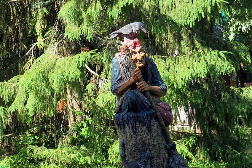 Уютные зеленые аллеи, интересные тематические площадки, веселые аттракционы - все это делает парк имени Пушкина в Саранске излюбленным местом отдыха.-4