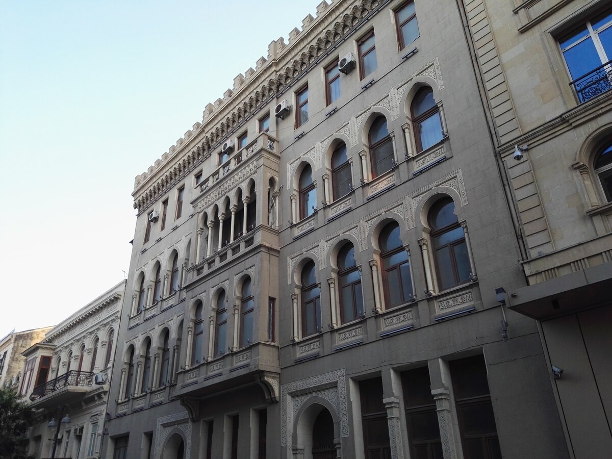 Продолжаем краткий экскурс по польскому архитектурному наследию шикарной столицы Азербайджана.-61
