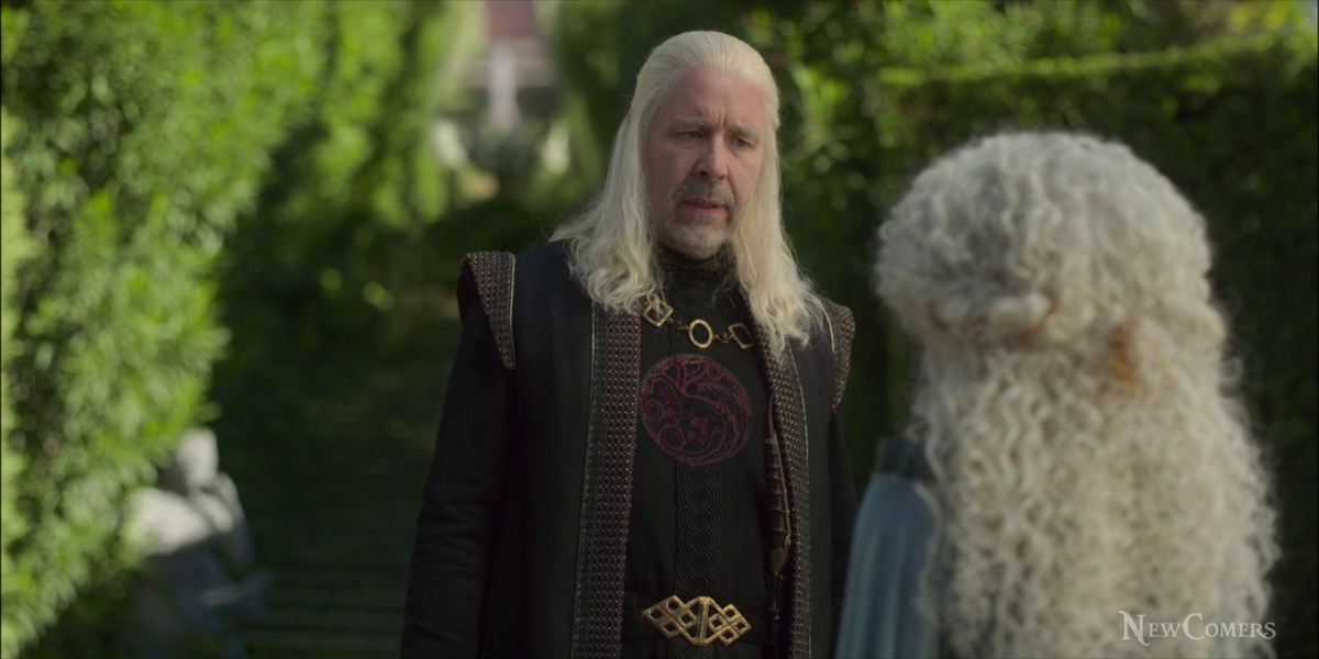Визерис смотрит на свою 12 летнюю невесту