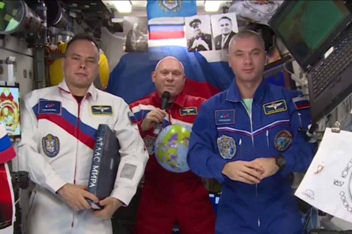    Космонавты с МКС поздравили школьников с Днем знаний