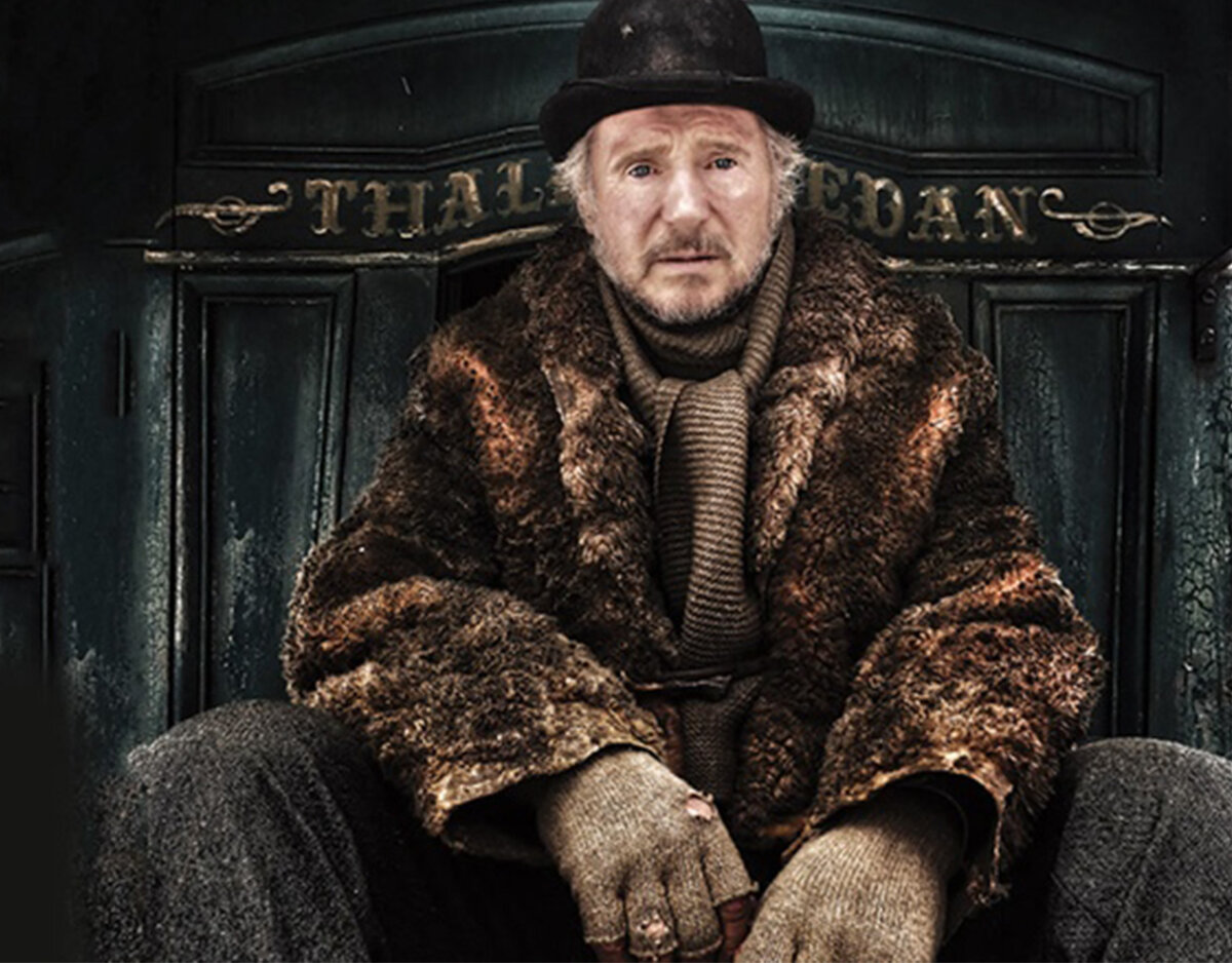 Красочный вестерн от братьев Коэн, который преподносится как шесть историй в жанре трагикомедии, у каждой из которых, своя философия и мораль. Их объединяет то, что все они произошли на Диком Западе, где, как известно, легко угодить в переплёт.