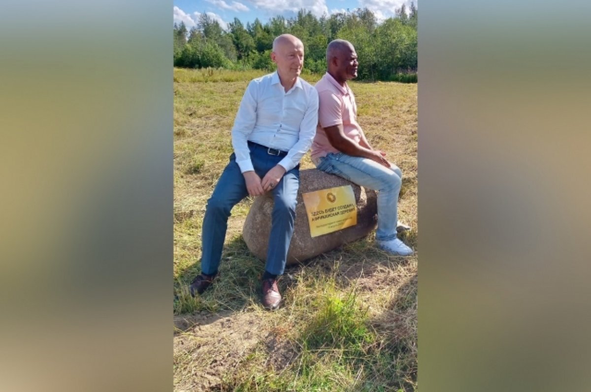 Фермеры в африке. Африканские жилища. Деревня для африканцев в тверской. Юар деревни. Африканеры сейчас фото.