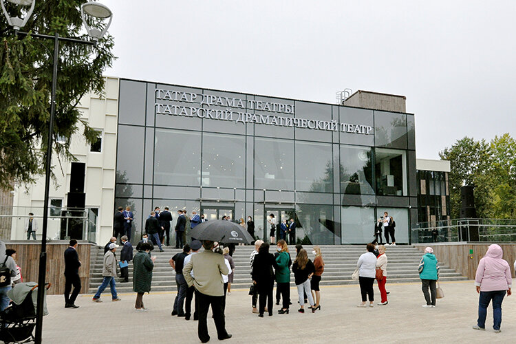    Аксакалы Набережночелнинской татдрамы написали письмо с жалобами на своего худрука. Связано это с подписанием новых трудовых договоров Фото: «БИЗНЕС Online»