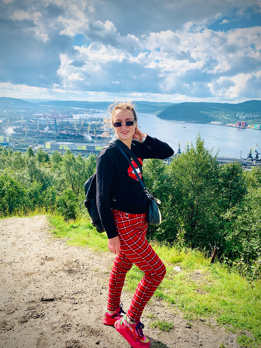 Рядом с Памятником открываются потрясающие виды на город