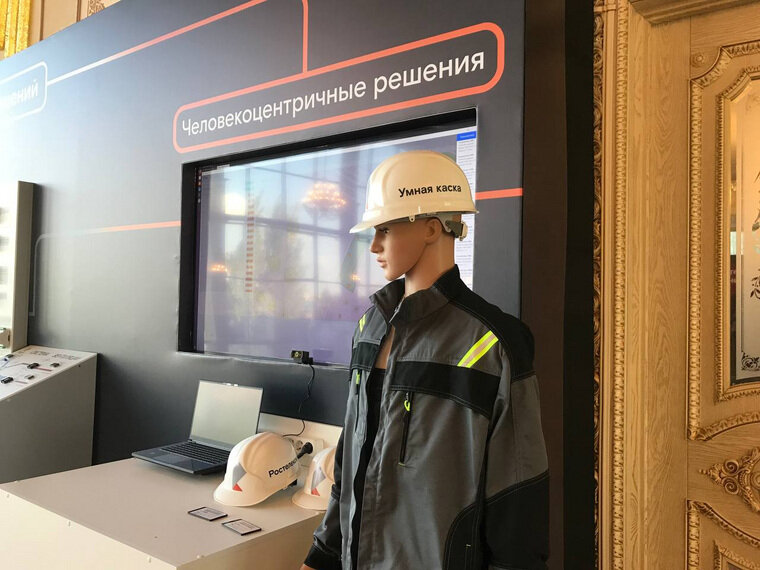    От других подобных гаджетов устройство отличают универсальные крепления, которые делают умной любую каску