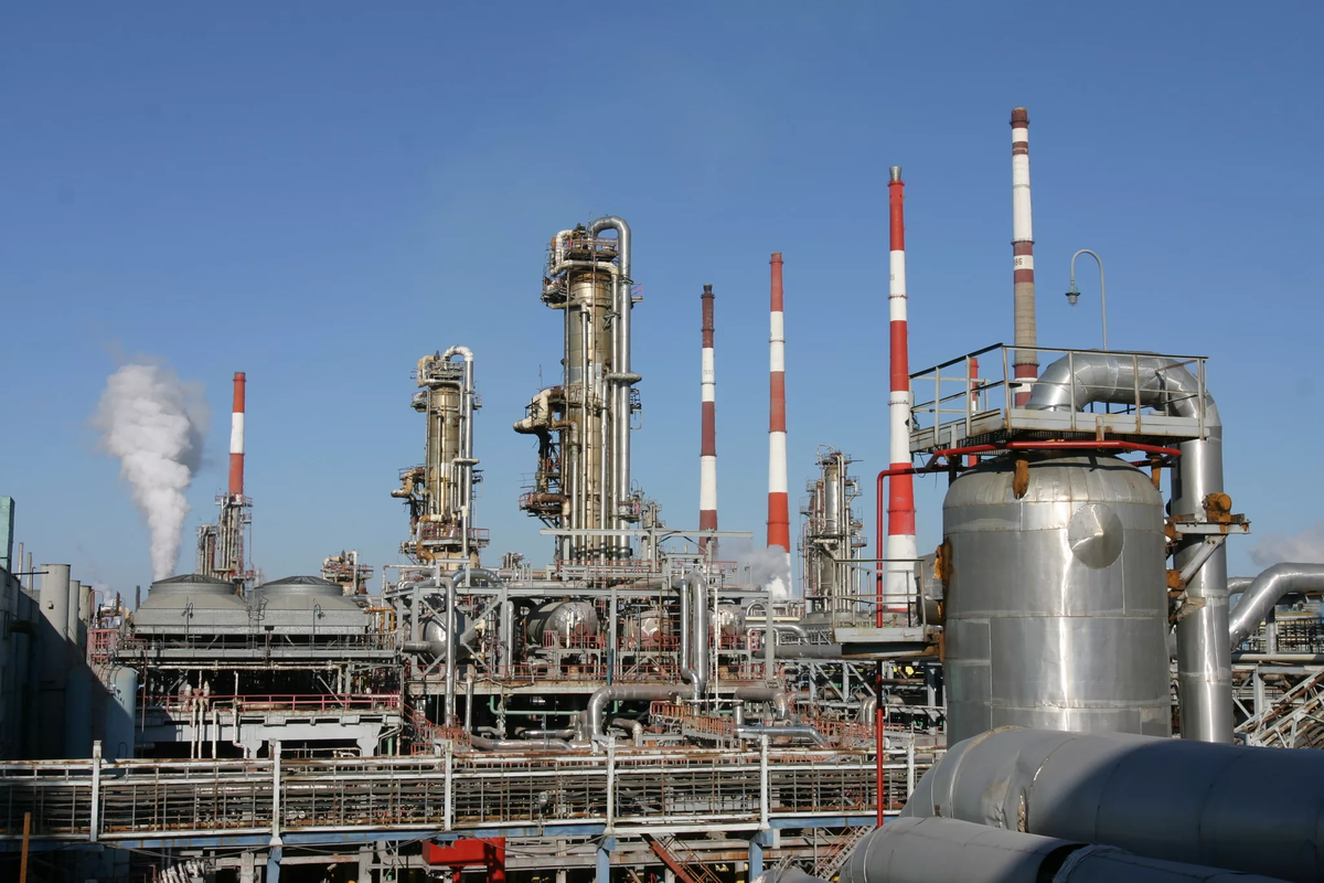 Тэк астрахань. Астраханский ГПЗ газоперерабатывающий завод. ГАЗ добыча Астрахань.