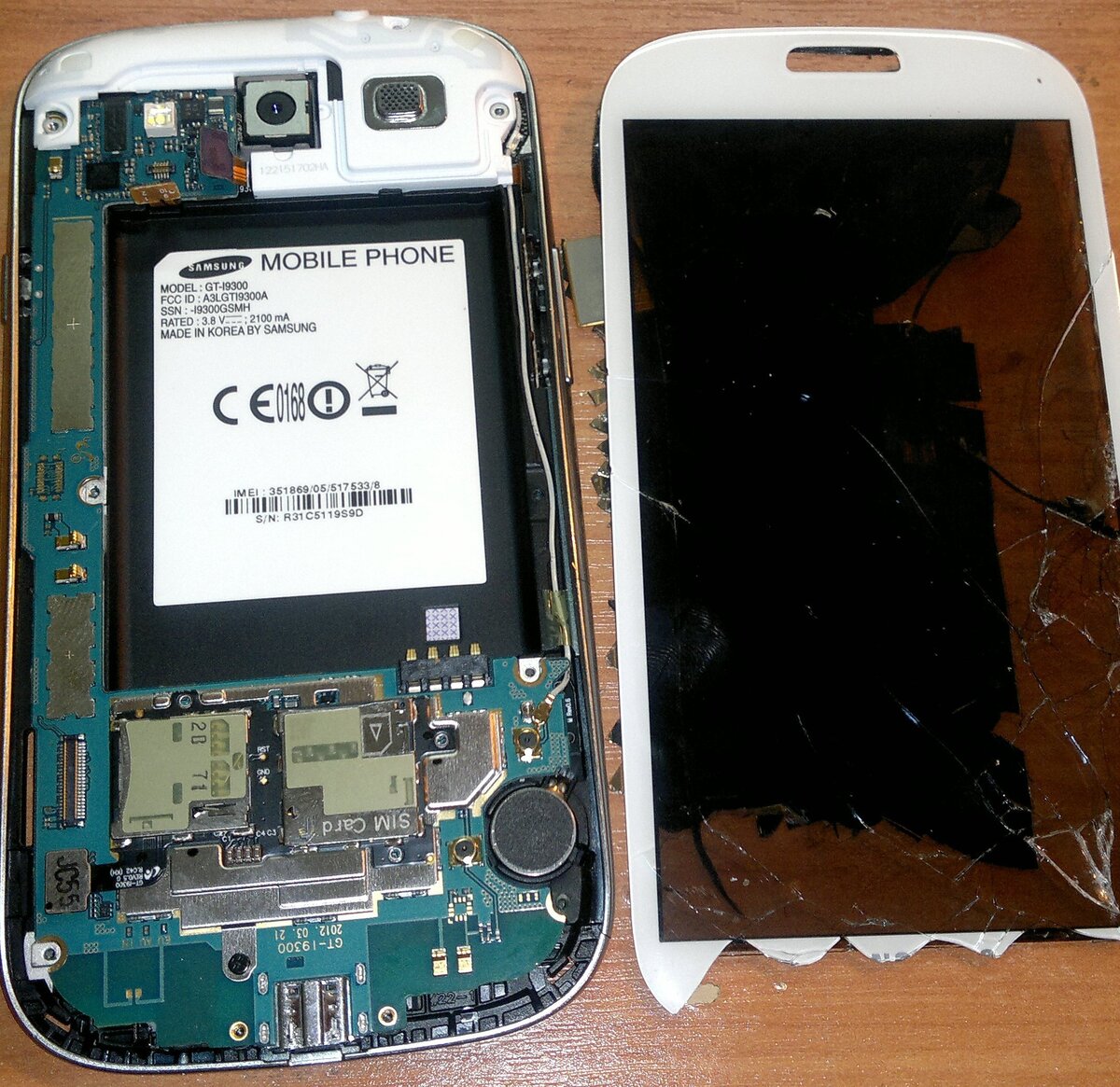  На протяжении всей нашей жизни мы накапливаем много вещей, которые со временем становятся не нужными, ломаются. Что-то мы выкидываем, что-то убираем в долгий ящик, и сделав очередную генеральную уборку мы вновь сталкиваемся с ними.