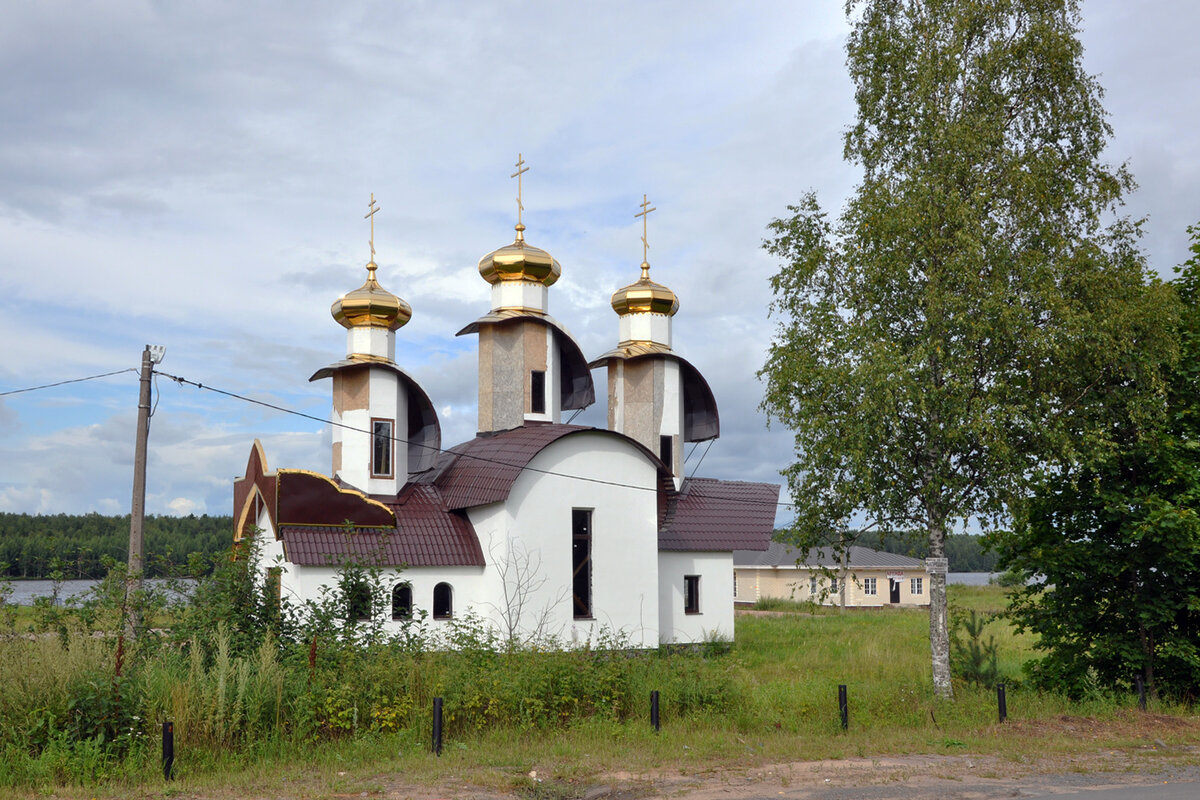 Лодейнопольская 5. Церковь Николая Чудотворца Лодейное поле. Лодейное поле Мегрега. Лодейное поле Церковь корабль. Храм паруса Лодейное поле.