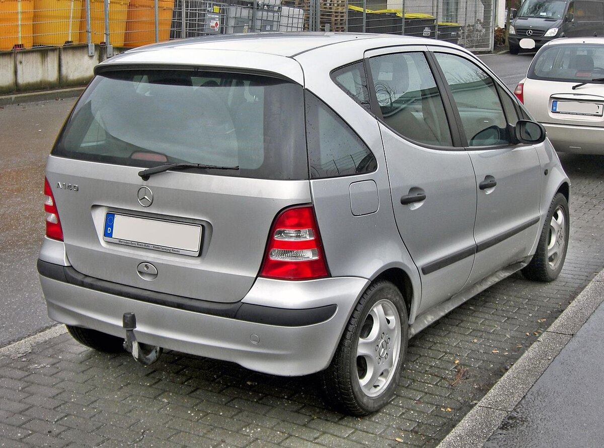   В 1994 году Мерседес-Benz подтвердил, что он будет запускать компактный автомобиль А-класса (А 160) - к началу 1997 года компания открыла первое предприятие в данном секторе рынка; она намекала на-2