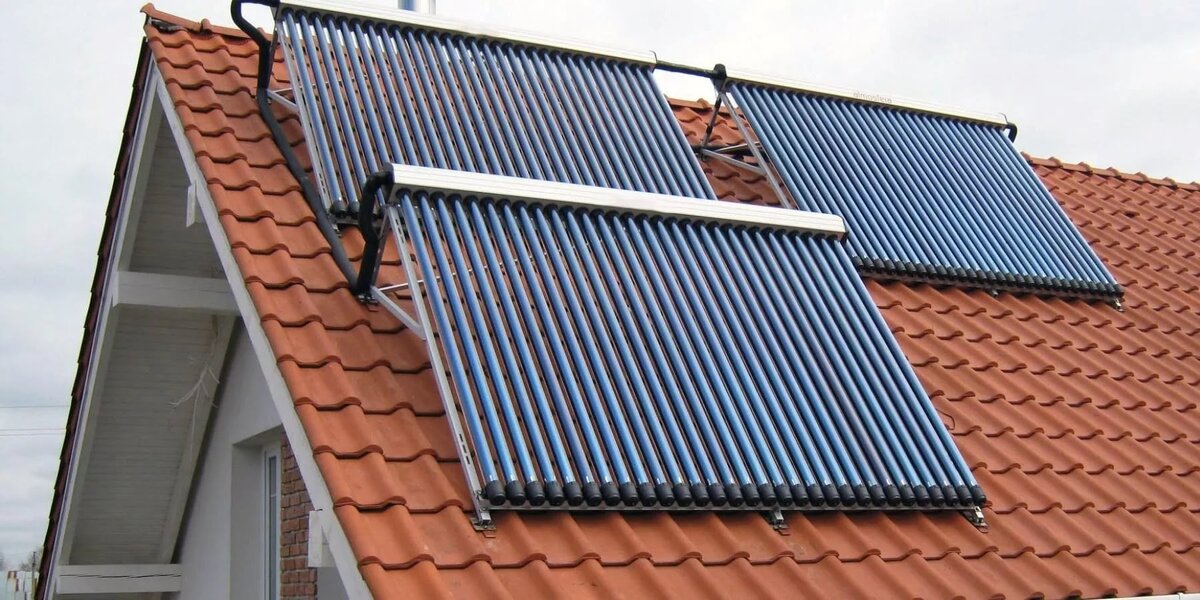 Это не солнечная электрическая батарея - это водяной солнечный коллектор для нагрева воды и отопления