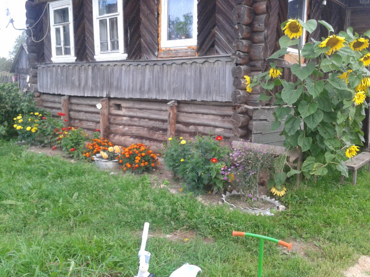 Не буду много говорить . Началась работа.  Не знаю как вам а мне моя работа нравится. Она приносит людям тепло и уют в доме.    