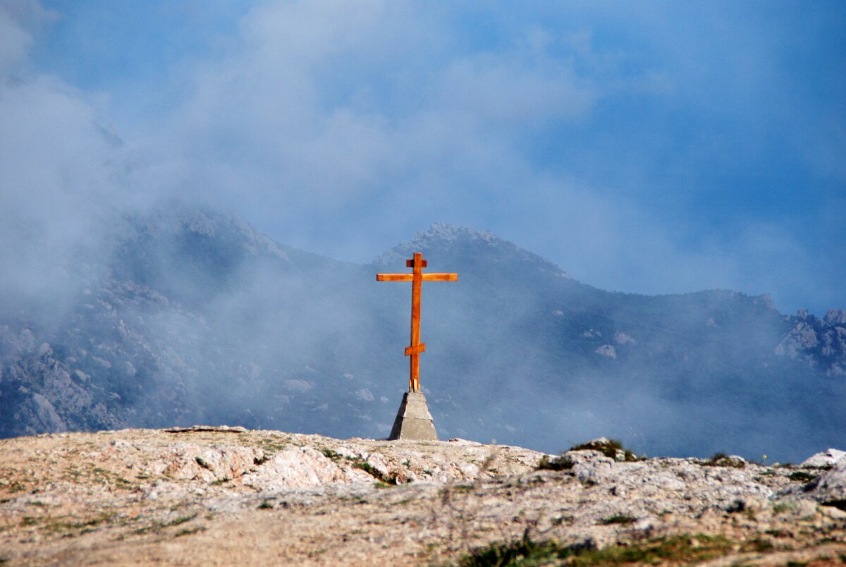 Поклонный крест на горе Куш-Кая (мыс Айя, Крым)
