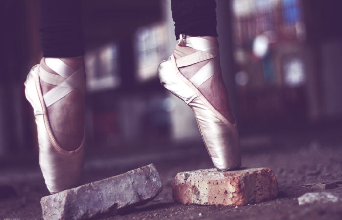 В прошлом выпуске мы затеяли дискуссию на тему легкости. И поговорили о существенных моментах, которые на мой взгляд приводят к исчезновению легкости из нашей жизни. 